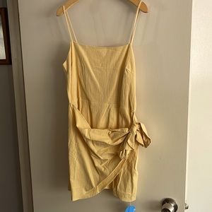 ✨2/20✨ CUPSHE Pale yellow linen wrap dress NWT!